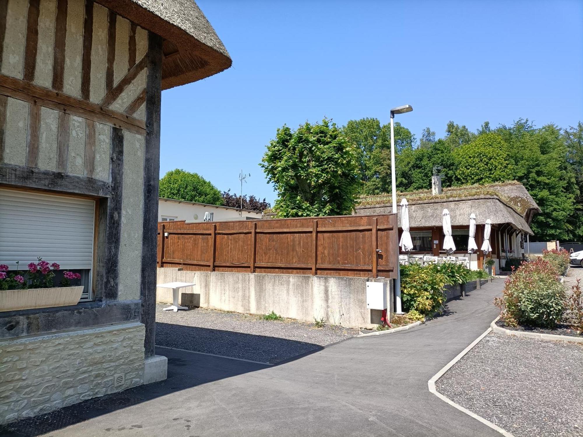 Auberge Du Vieux Tour Le Manoir Canapville  Екстериор снимка